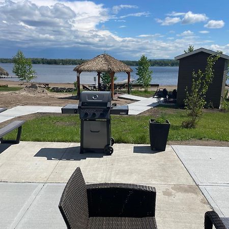 Les Chalets Baie Cascouia, Nature & Experience A Saguenay Exterior photo