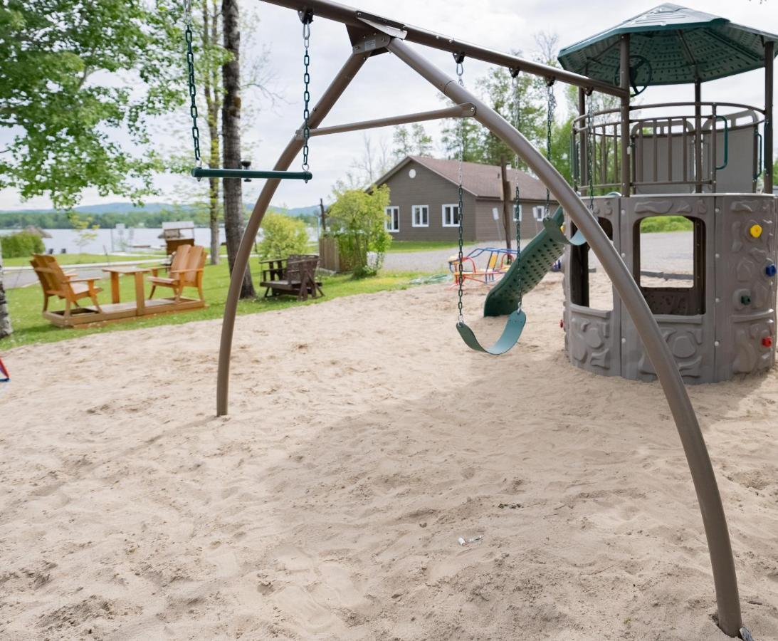 Les Chalets Baie Cascouia, Nature & Experience A Saguenay Exterior photo