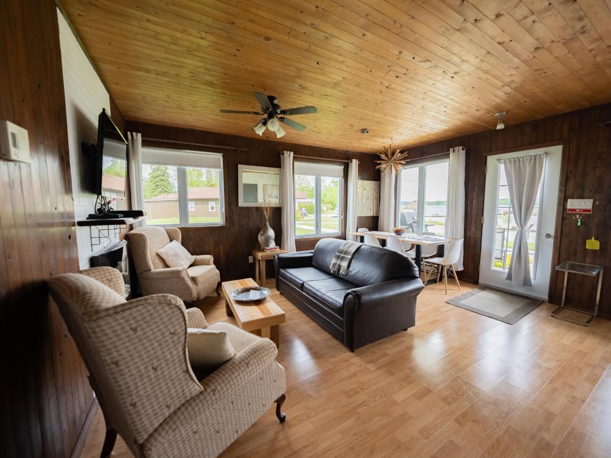 Les Chalets Baie Cascouia, Nature & Experience A Saguenay Exterior photo