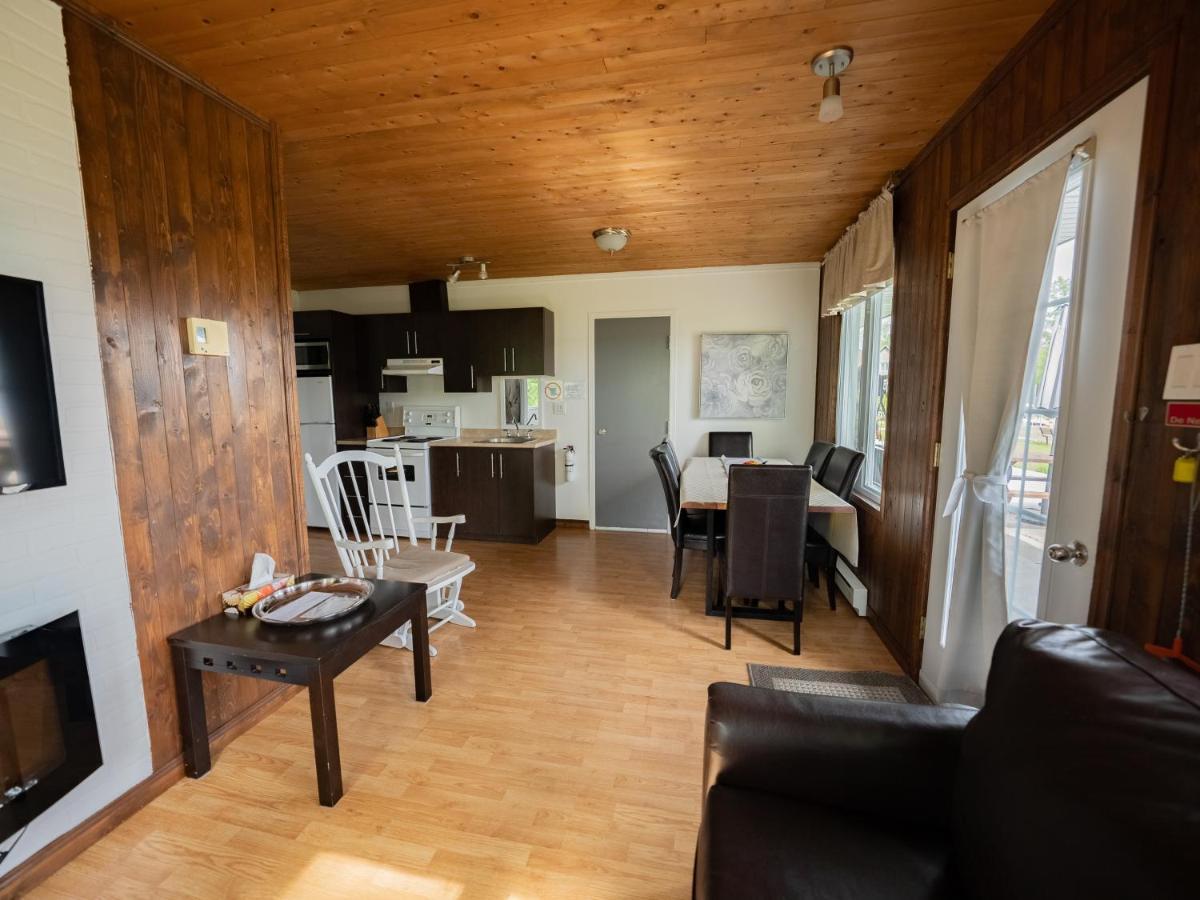 Les Chalets Baie Cascouia, Nature & Experience A Saguenay Exterior photo