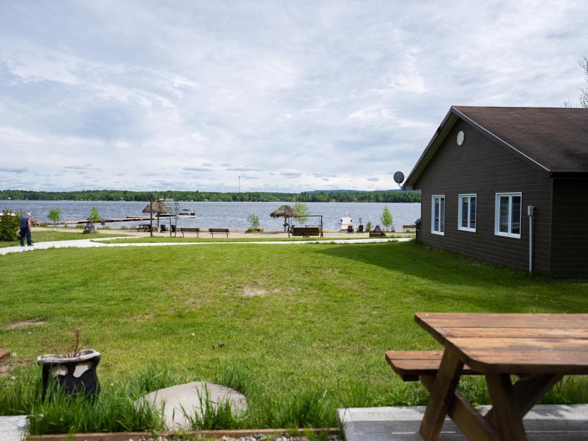 Les Chalets Baie Cascouia, Nature & Experience A Saguenay Exterior photo