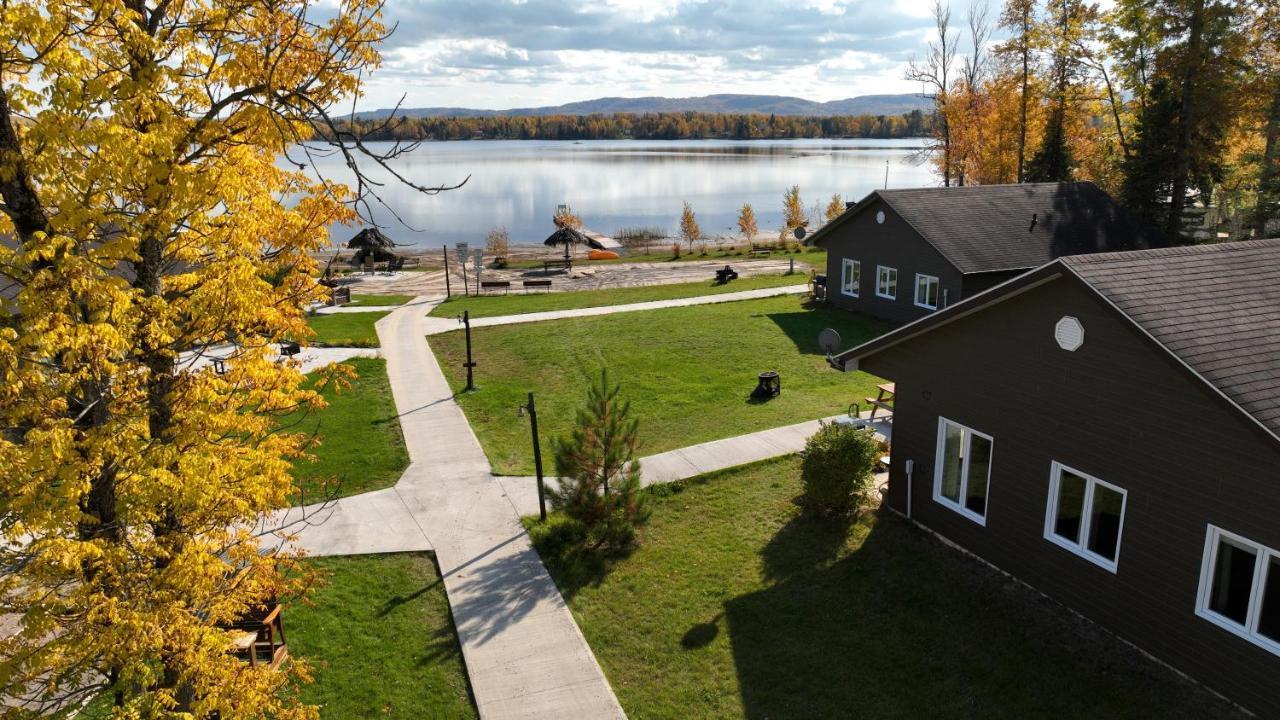Les Chalets Baie Cascouia, Nature & Experience A Saguenay Exterior photo
