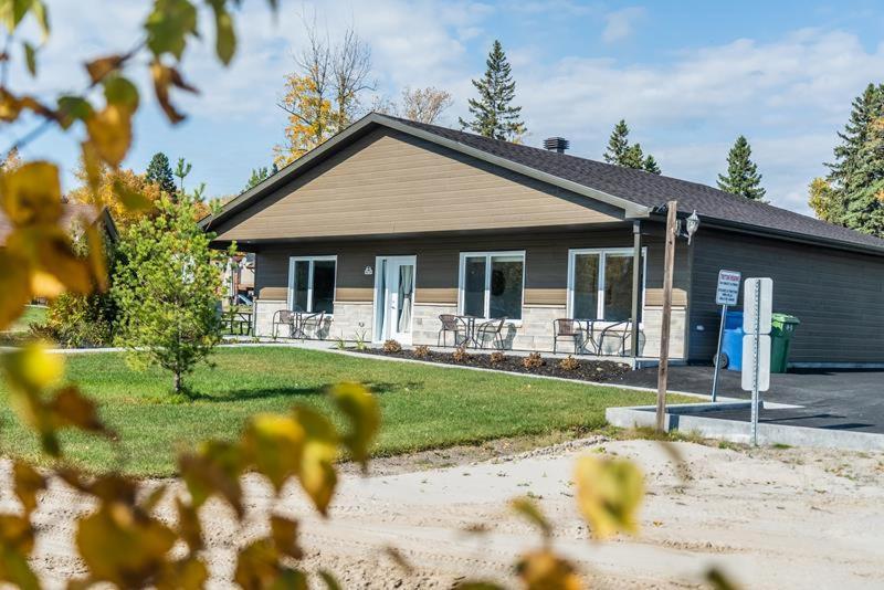 Les Chalets Baie Cascouia, Nature & Experience A Saguenay Exterior photo