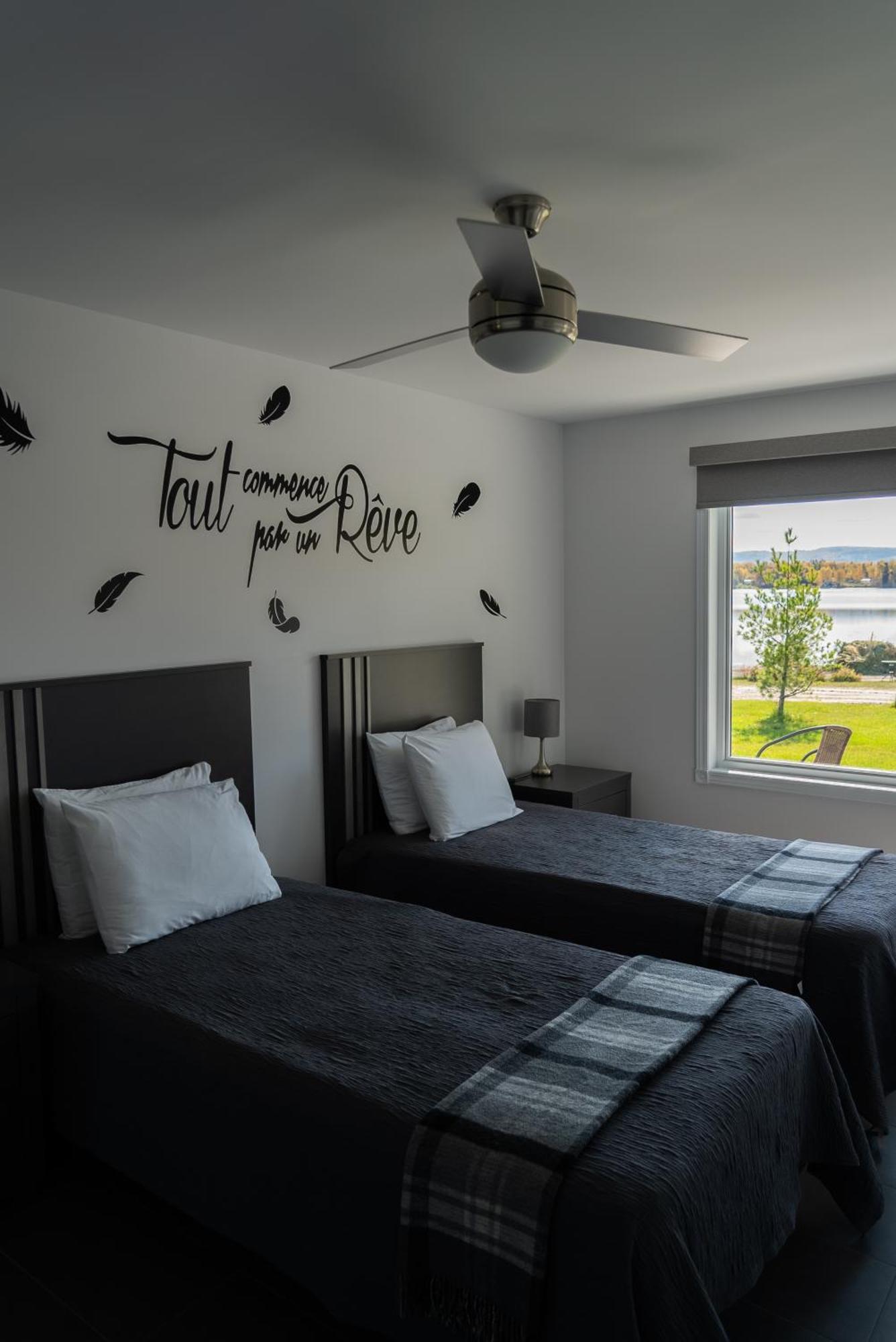 Les Chalets Baie Cascouia, Nature & Experience A Saguenay Exterior photo