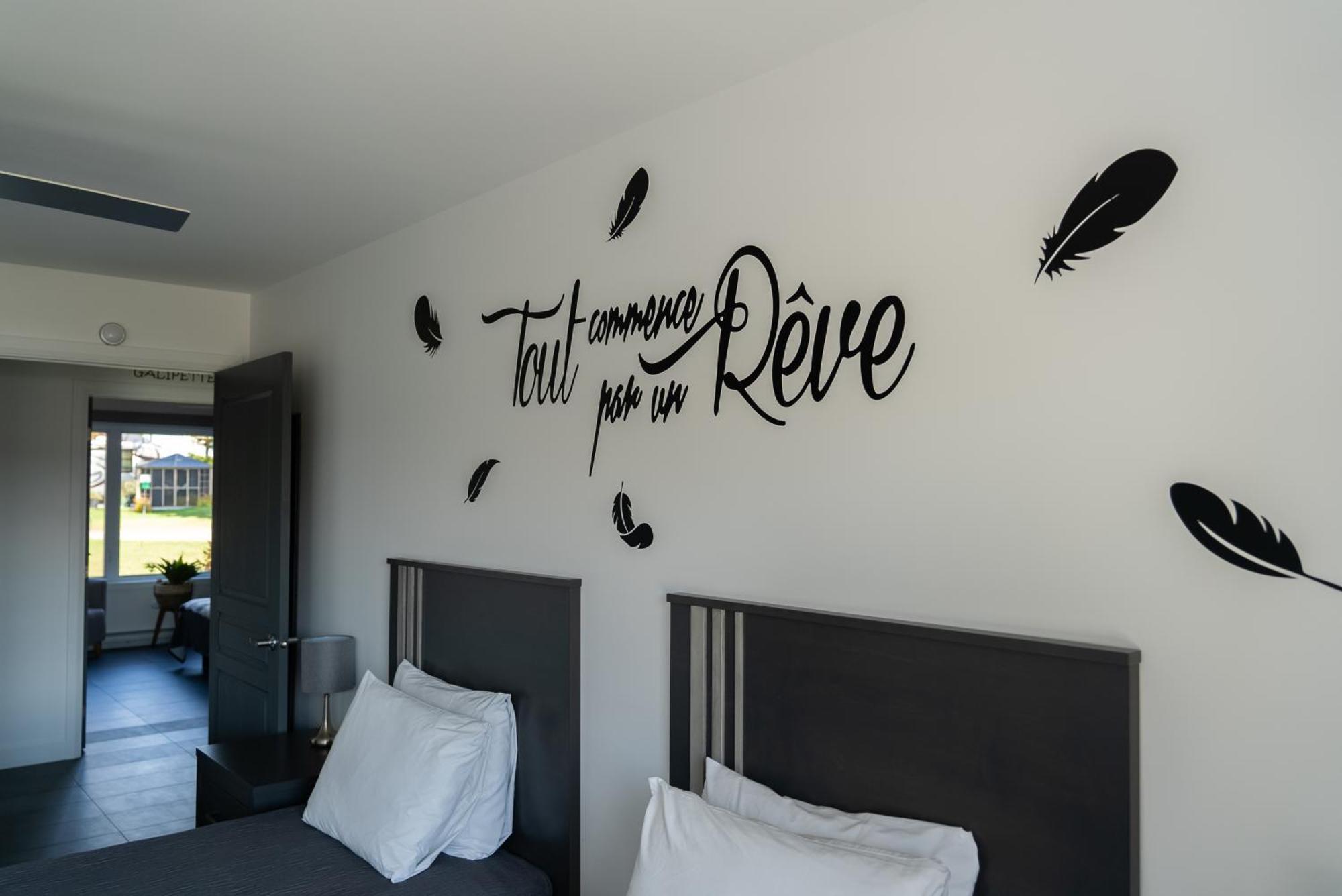 Les Chalets Baie Cascouia, Nature & Experience A Saguenay Exterior photo