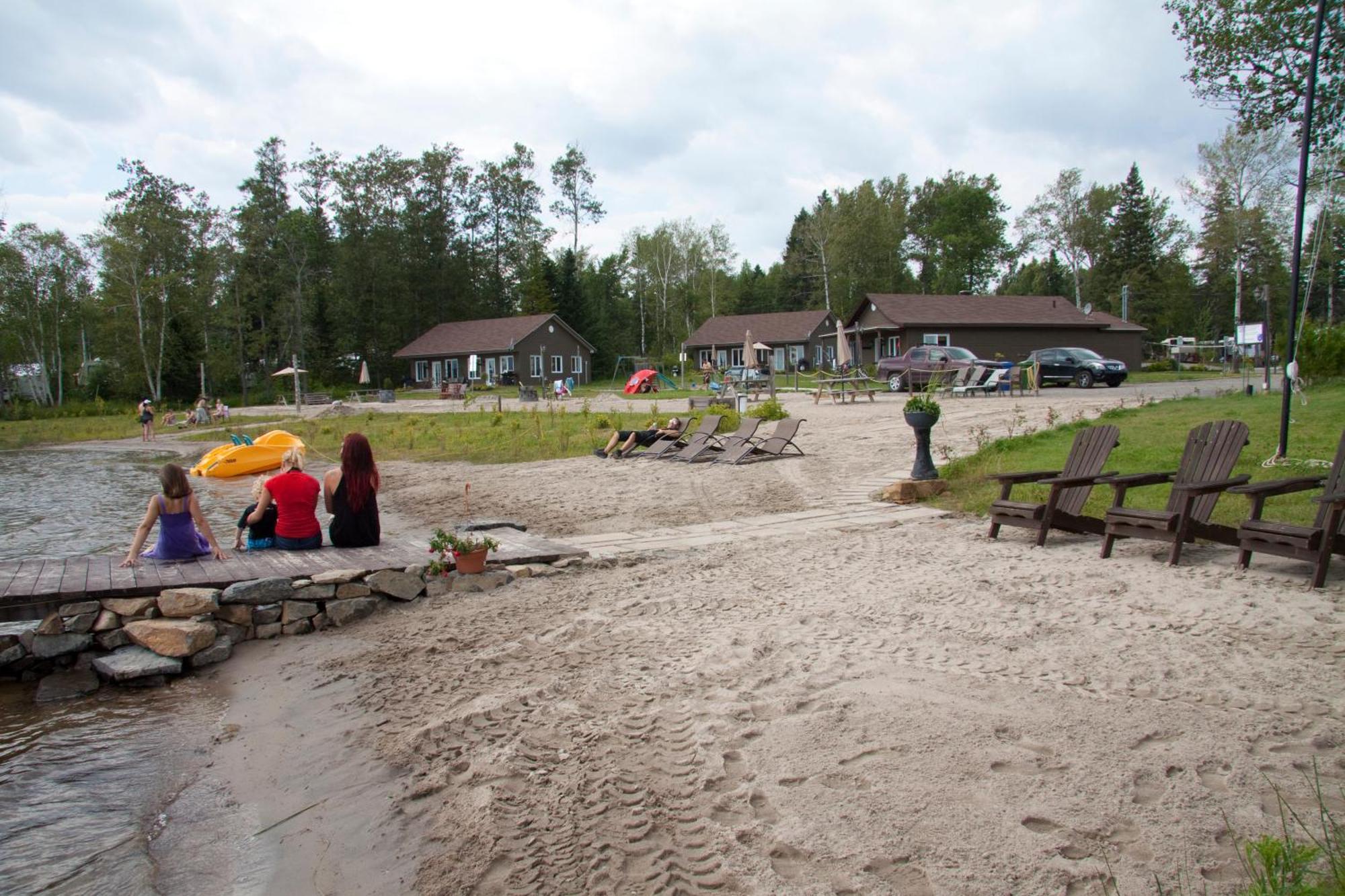 Les Chalets Baie Cascouia, Nature & Experience A Saguenay Exterior photo