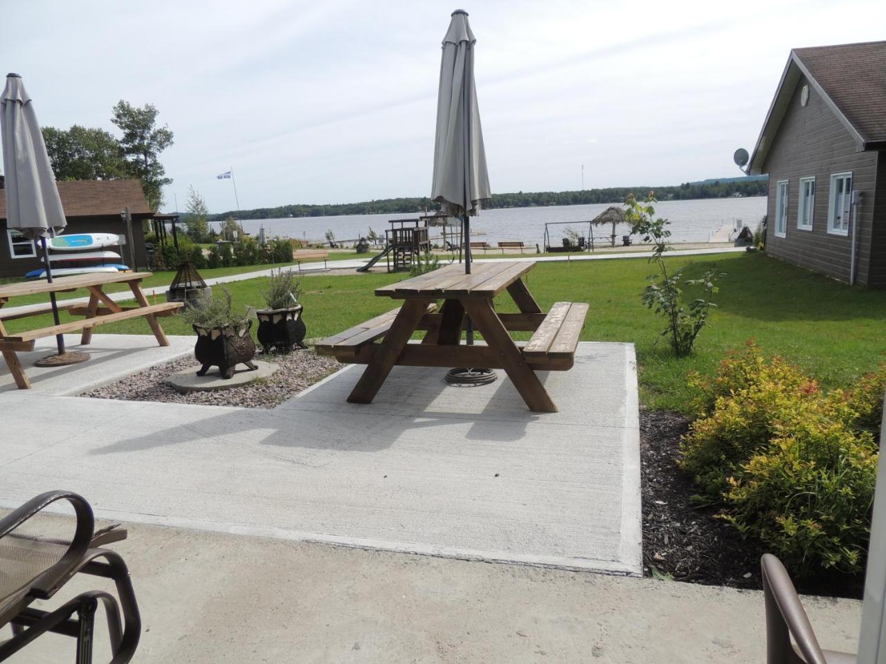 Les Chalets Baie Cascouia, Nature & Experience A Saguenay Exterior photo