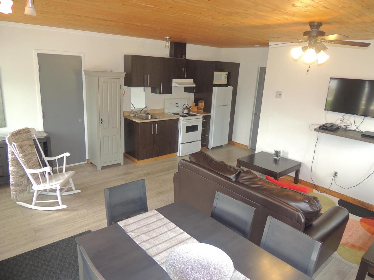 Les Chalets Baie Cascouia, Nature & Experience A Saguenay Exterior photo