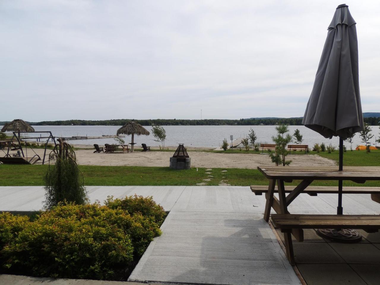 Les Chalets Baie Cascouia, Nature & Experience A Saguenay Exterior photo