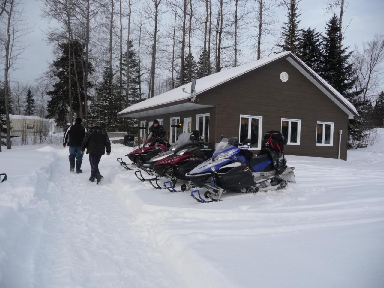 Les Chalets Baie Cascouia, Nature & Experience A Saguenay Exterior photo